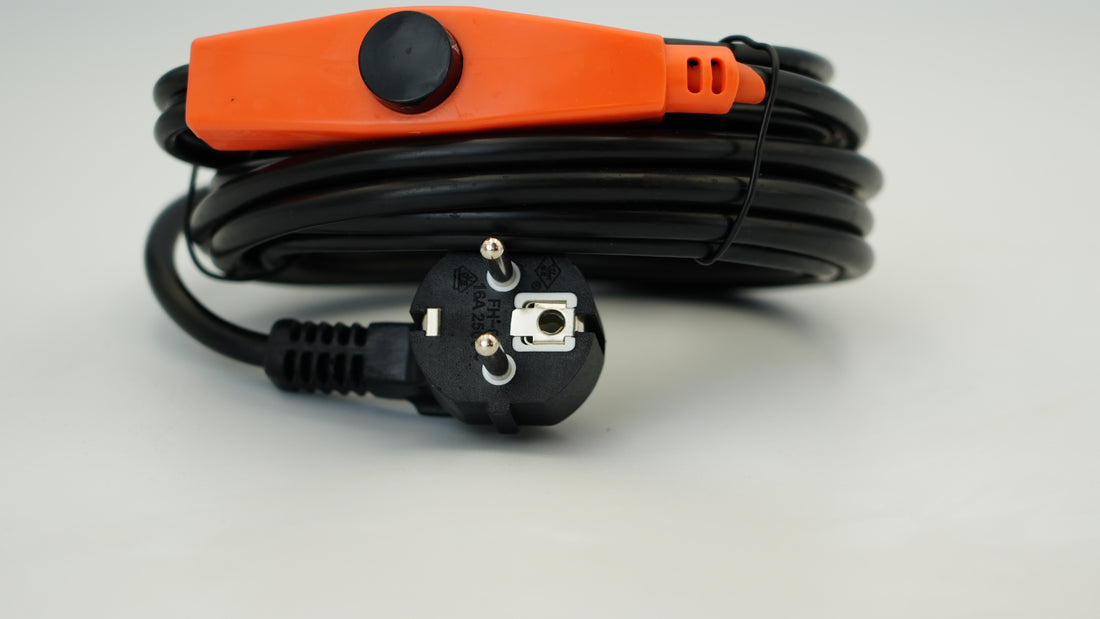 Varmekabel 2 meter fuglenet med stik og kabelende i sort og orange