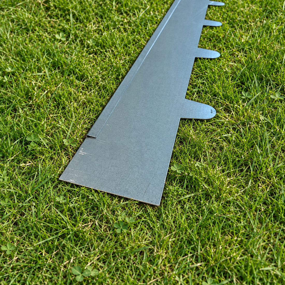 Bedkant med takker H: 13 L: 110 cm - Galvaniseret