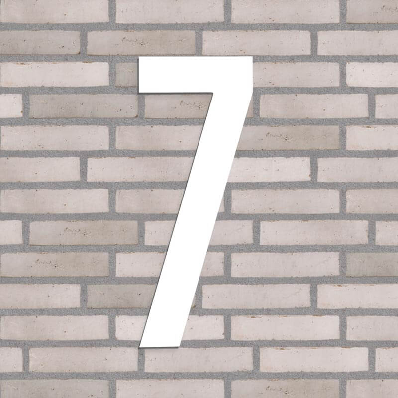 husnummer 7 i hvid 40 cm.