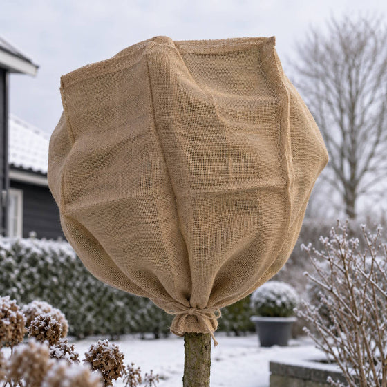 Jutefilt fuglenet til træer og buske 60 x 80 cm omkring et træ